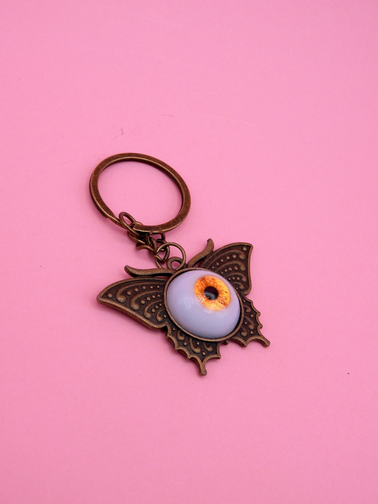 Handmade Eyeball Moth Keychain – Gothic Eye Keyring, Creepy Cute Accessory, Surreal Art Charm, Unique Horror Gift