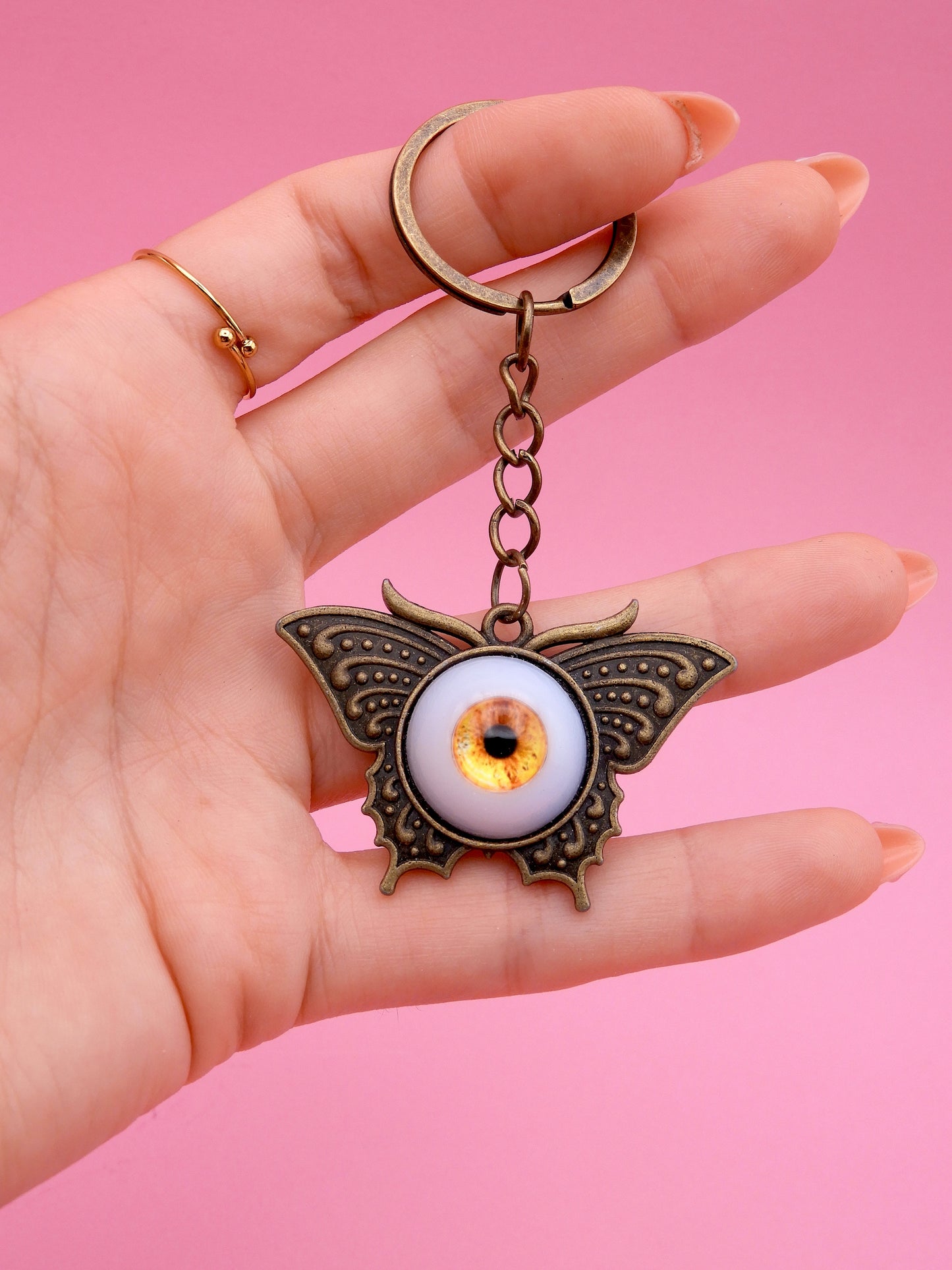 Handmade Eyeball Moth Keychain – Gothic Eye Keyring, Creepy Cute Accessory, Surreal Art Charm, Unique Horror Gift