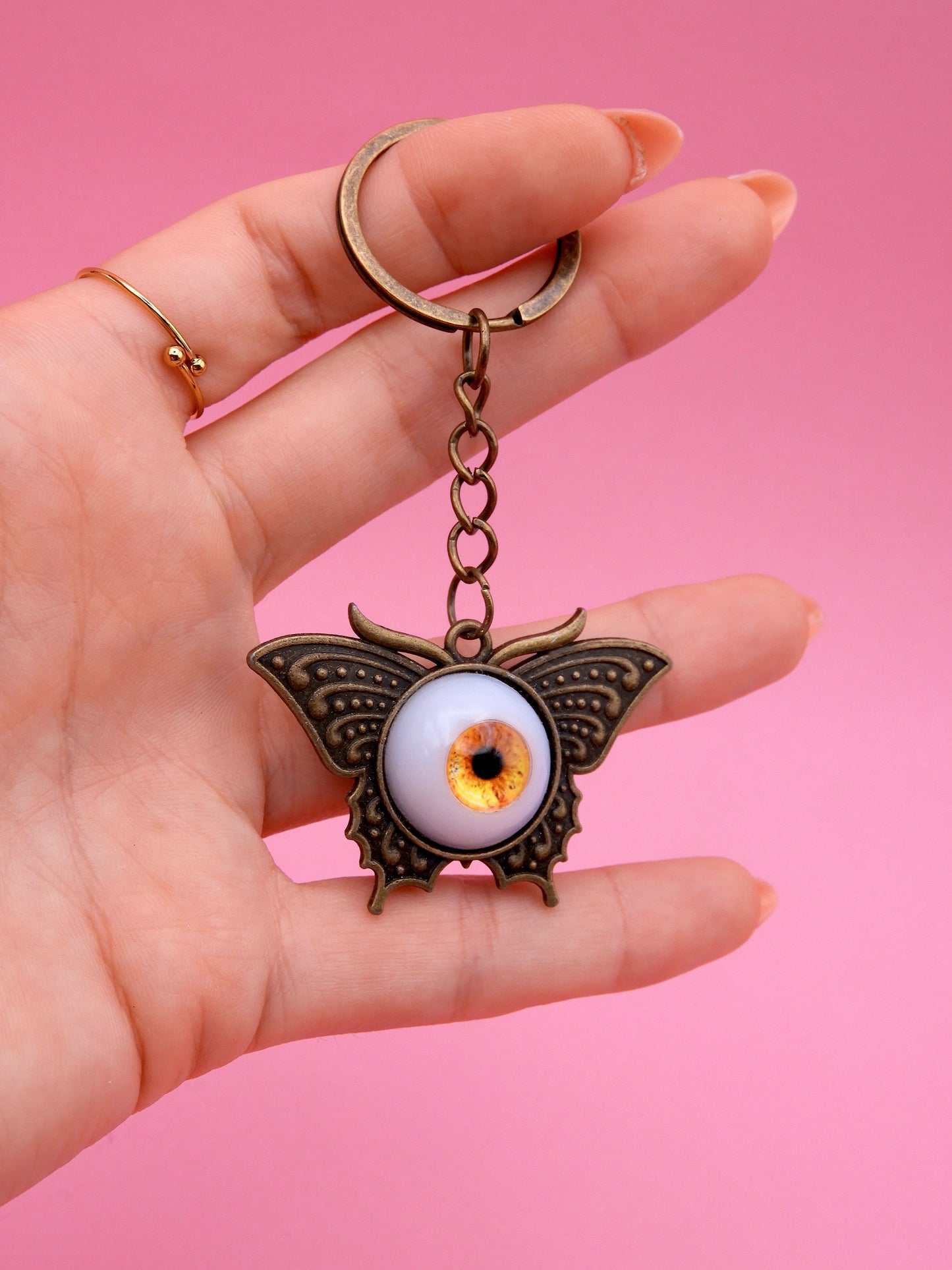 Handmade Eyeball Moth Keychain – Gothic Eye Keyring, Creepy Cute Accessory, Surreal Art Charm, Unique Horror Gift