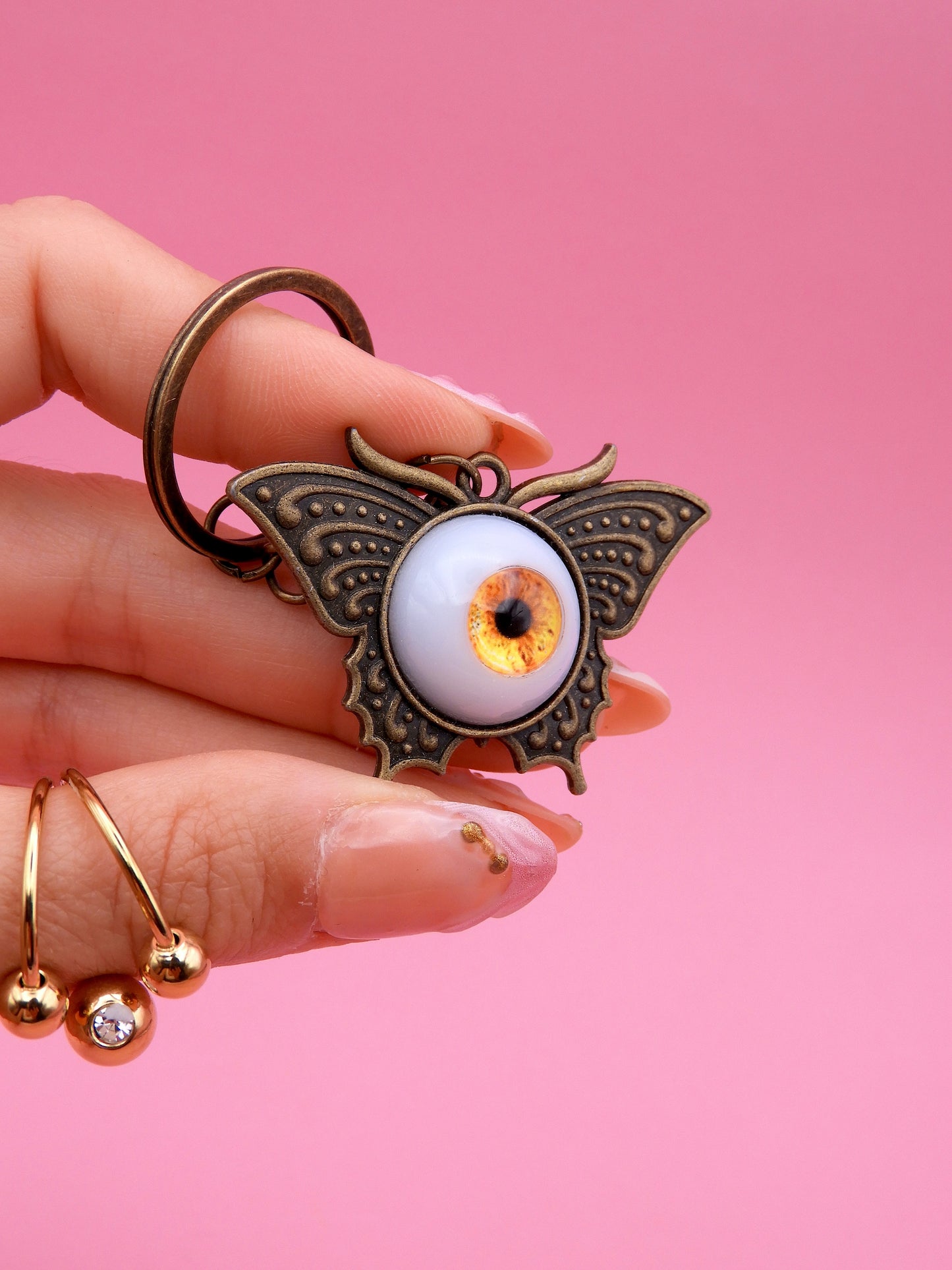 Handmade Eyeball Moth Keychain – Gothic Eye Keyring, Creepy Cute Accessory, Surreal Art Charm, Unique Horror Gift