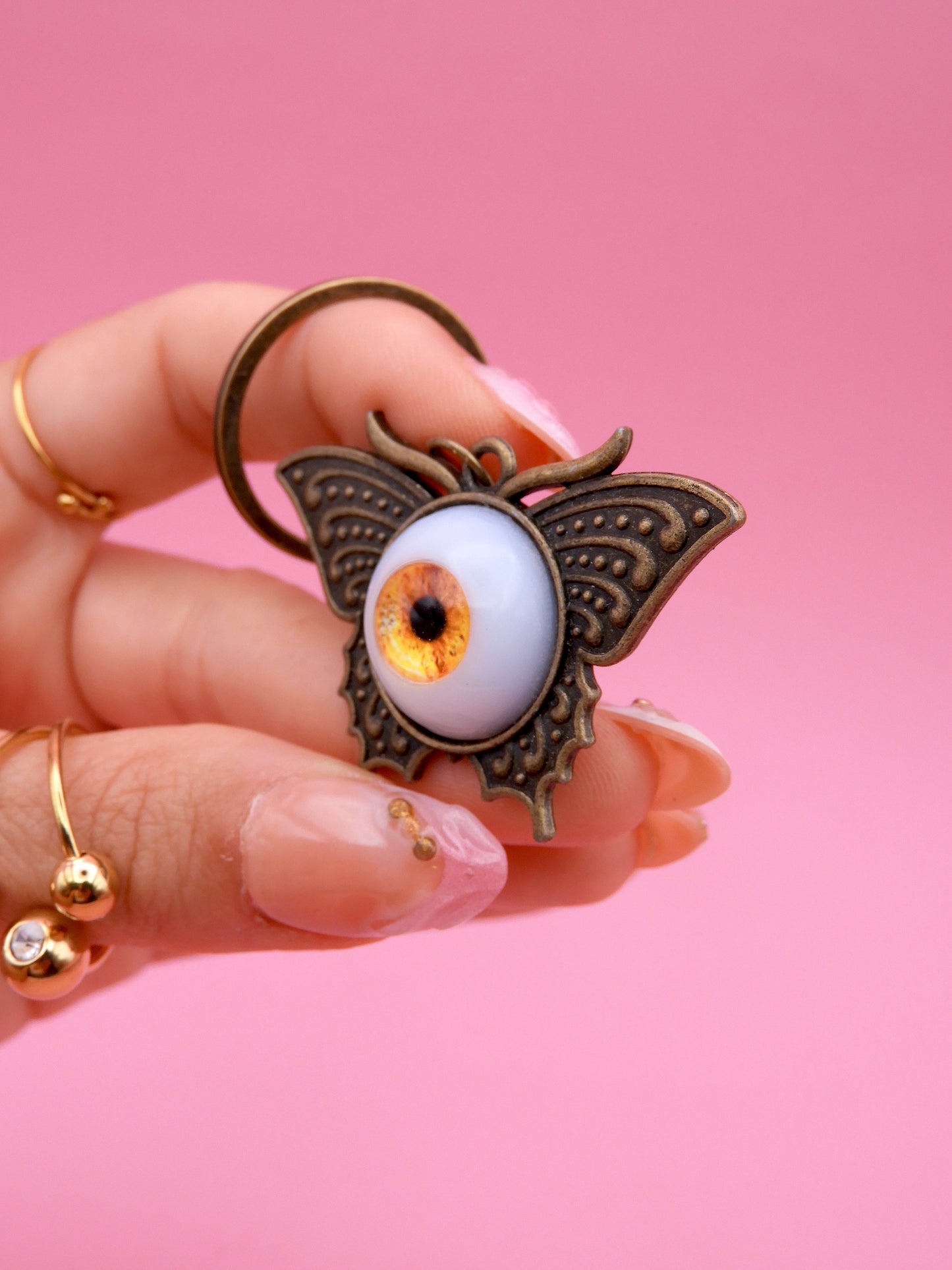 Handmade Eyeball Moth Keychain – Gothic Eye Keyring, Creepy Cute Accessory, Surreal Art Charm, Unique Horror Gift
