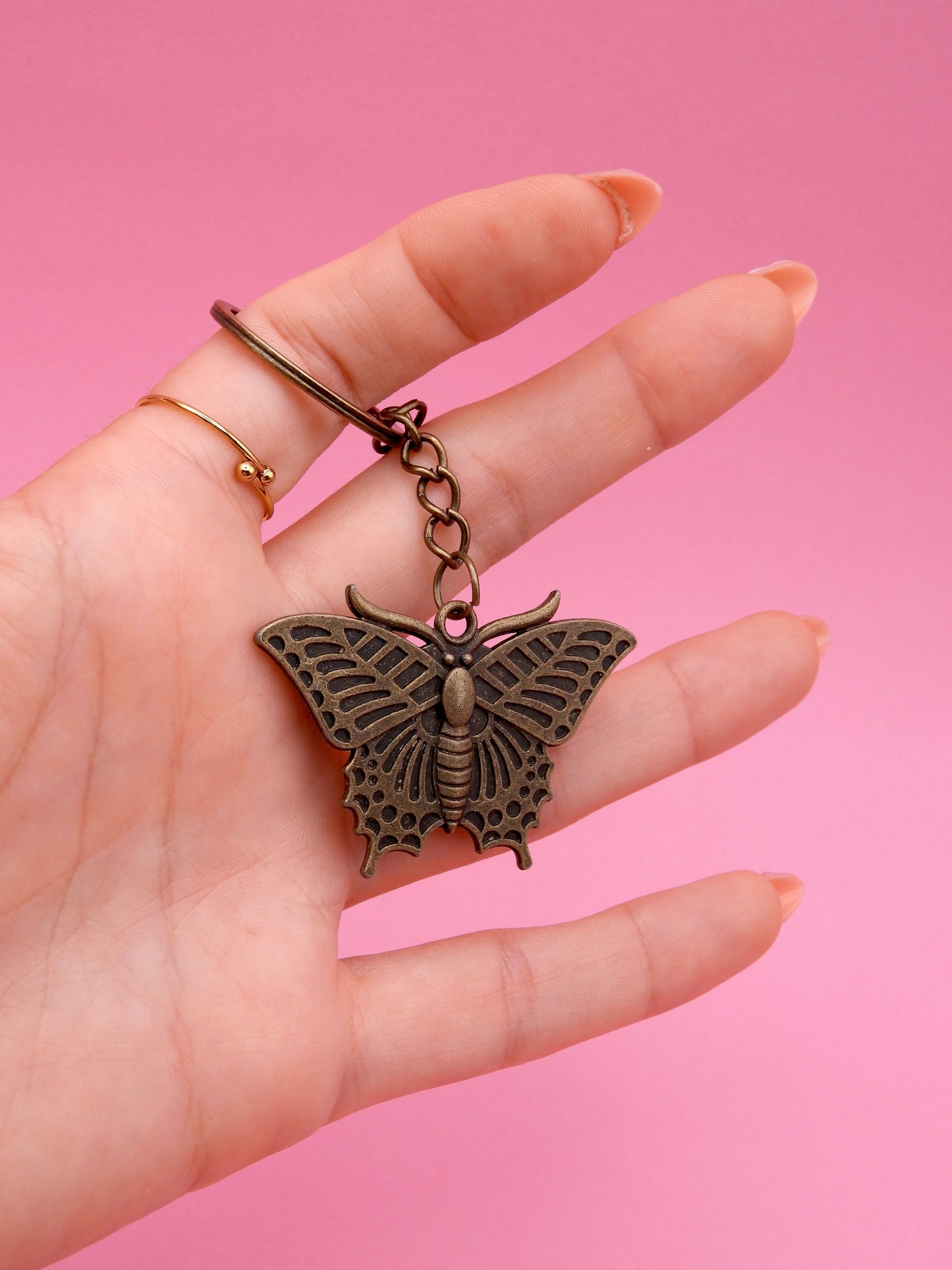 Handmade Eyeball Moth Keychain – Gothic Eye Keyring, Creepy Cute Accessory, Surreal Art Charm, Unique Horror Gift