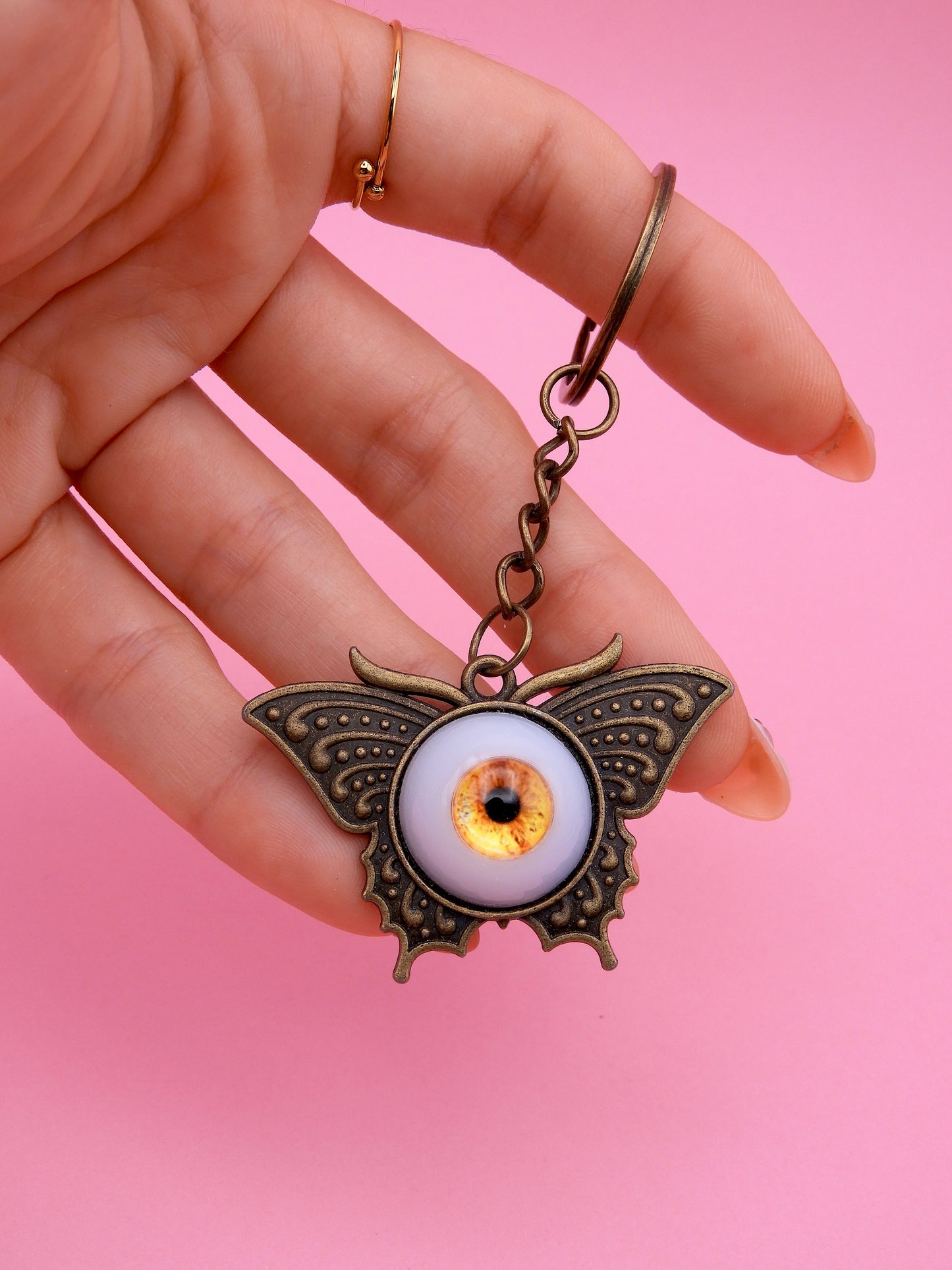 Handmade Eyeball Moth Keychain – Gothic Eye Keyring, Creepy Cute Accessory, Surreal Art Charm, Unique Horror Gift