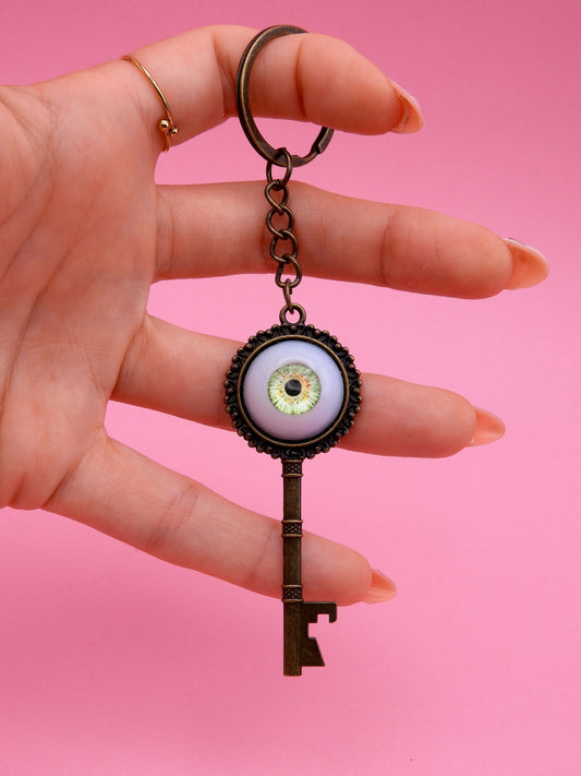 Handmade Eyeball Key Keychain – Gothic Eye Keyring, Vintage Skeleton Key Charm, Surreal Horror Accessory, Creepy Cute Gift