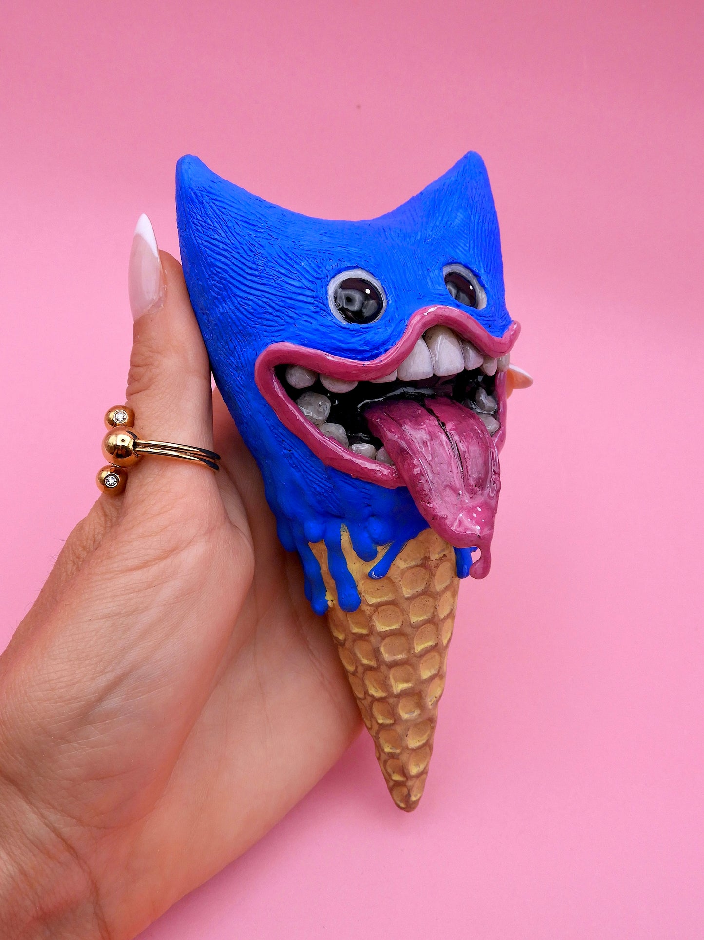 Huggy Wuggy Ice Cream Sculpture – Creepy Cute Polymer Clay Art – Poppy Playtime Inspired – Handmade Collectible Decor