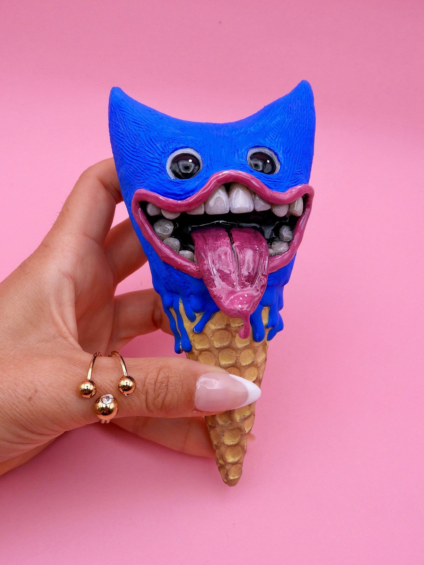 Huggy Wuggy Ice Cream Sculpture – Creepy Cute Polymer Clay Art – Poppy Playtime Inspired – Handmade Collectible Decor