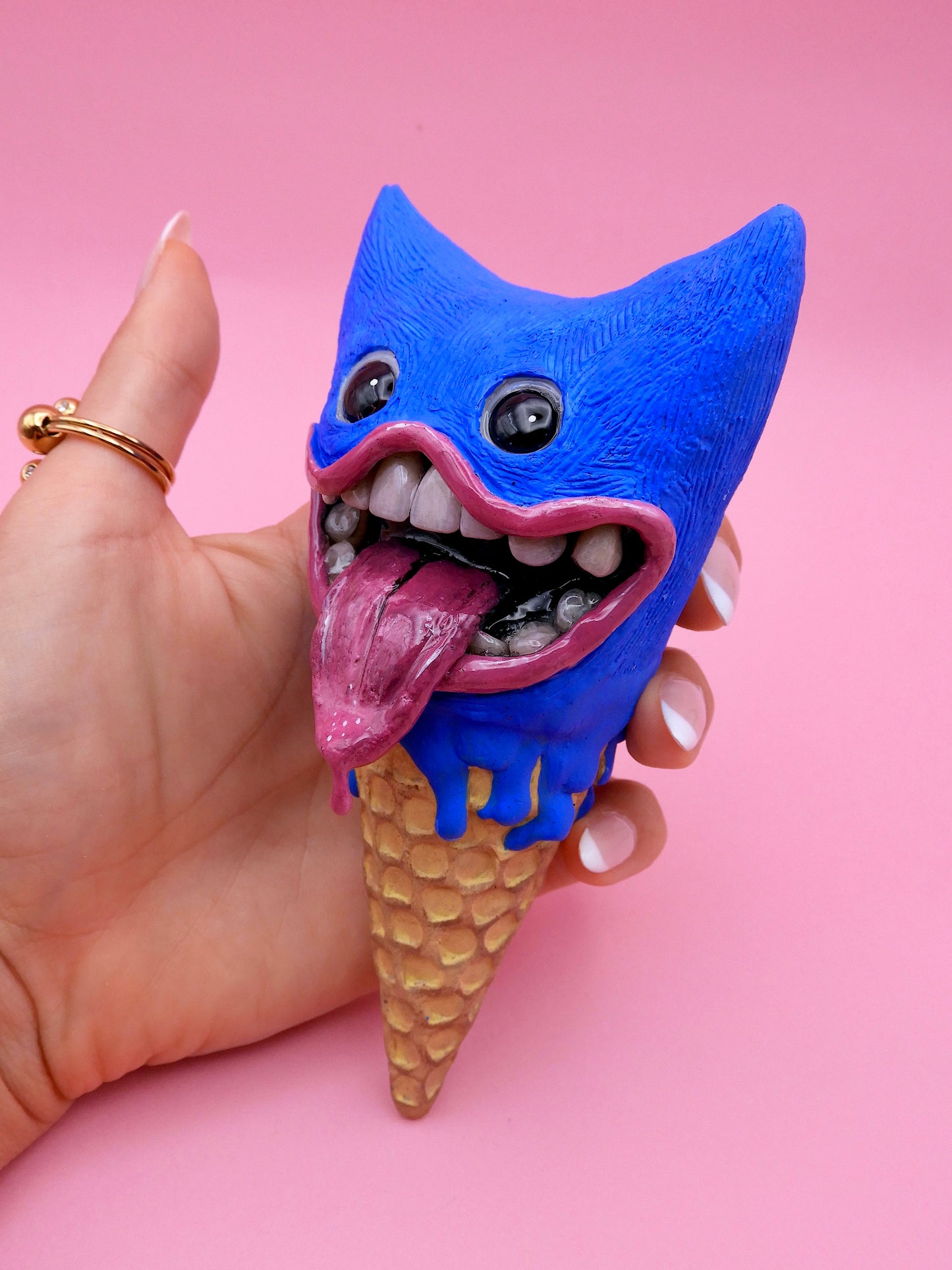 Huggy Wuggy Ice Cream Sculpture – Creepy Cute Polymer Clay Art – Poppy Playtime Inspired – Handmade Collectible Decor