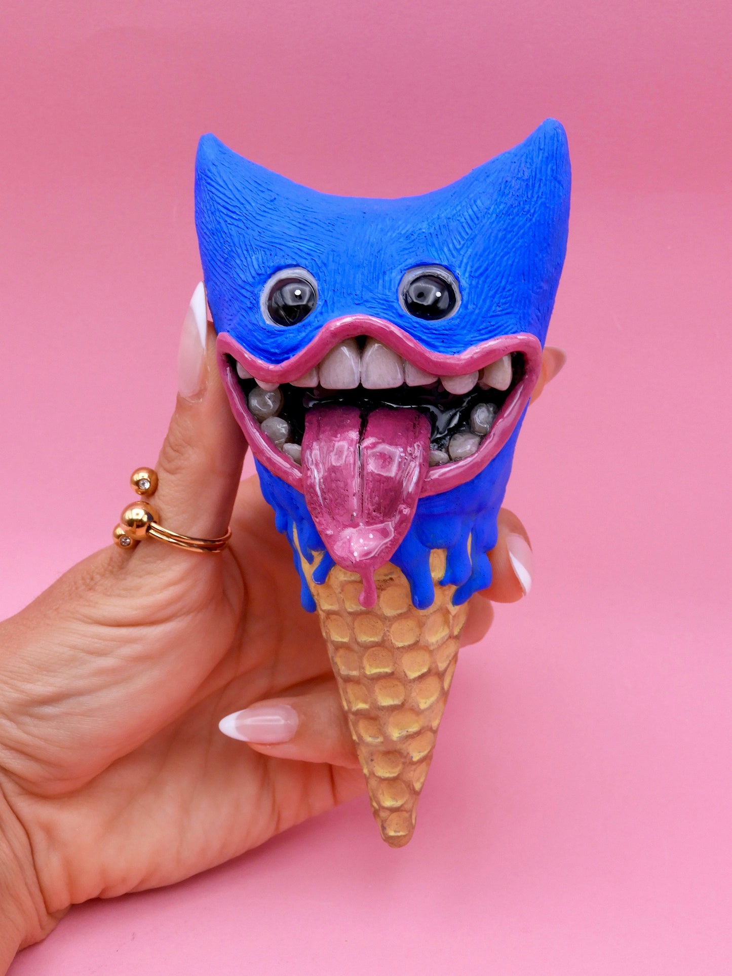 Huggy Wuggy Ice Cream Sculpture – Creepy Cute Polymer Clay Art – Poppy Playtime Inspired – Handmade Collectible Decor